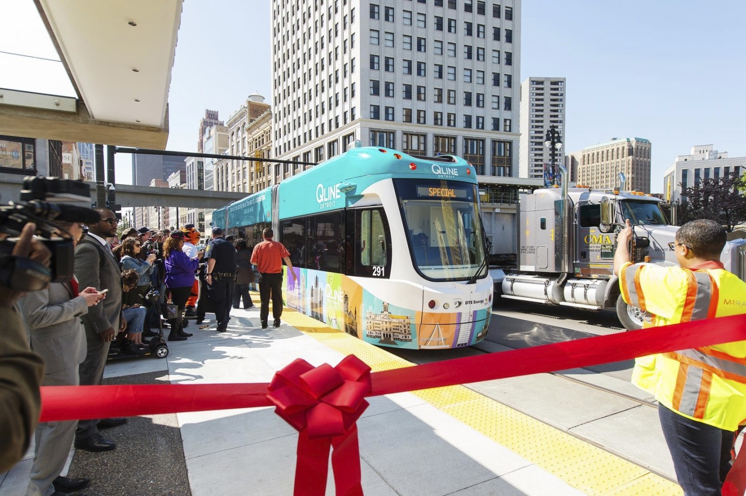 QLINE Streetcar Overhead Catenary System